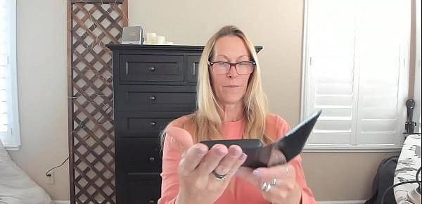 Sexy Milf Camgirl Gives An Honest Dick Rating For Forearmguy  jessryan.manyvids.com